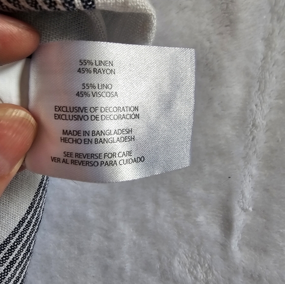 Orvis Linen/Rayon Blend Button Up Stripe Blouse. Size Large. - Picture 8 of 9